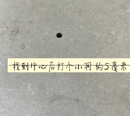 扬中瓷砖空鼓维修公司专业解答在瓷砖铺贴过程中，如果砂料搅拌不均匀，将会带来以下问题
