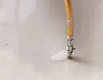 扬中瓷砖空鼓维修公司专业解答在瓷砖铺贴过程中，如果使用的砂料过粗（如全部使用了粗砂），可能会导致以下问题